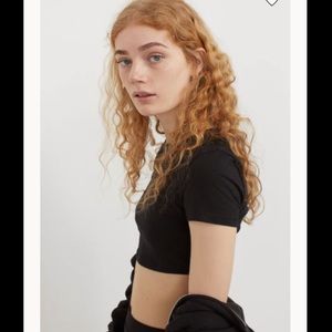 H&M black short sleeve crop top